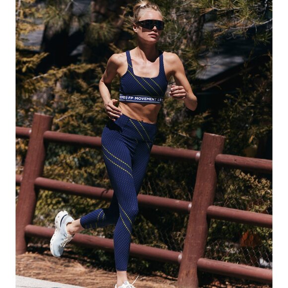 🆕 FP MOVEMENT Never Better Logo Square Neck Sports Bra / Black Combo - Picture 7 of 9